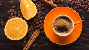 café-naranja